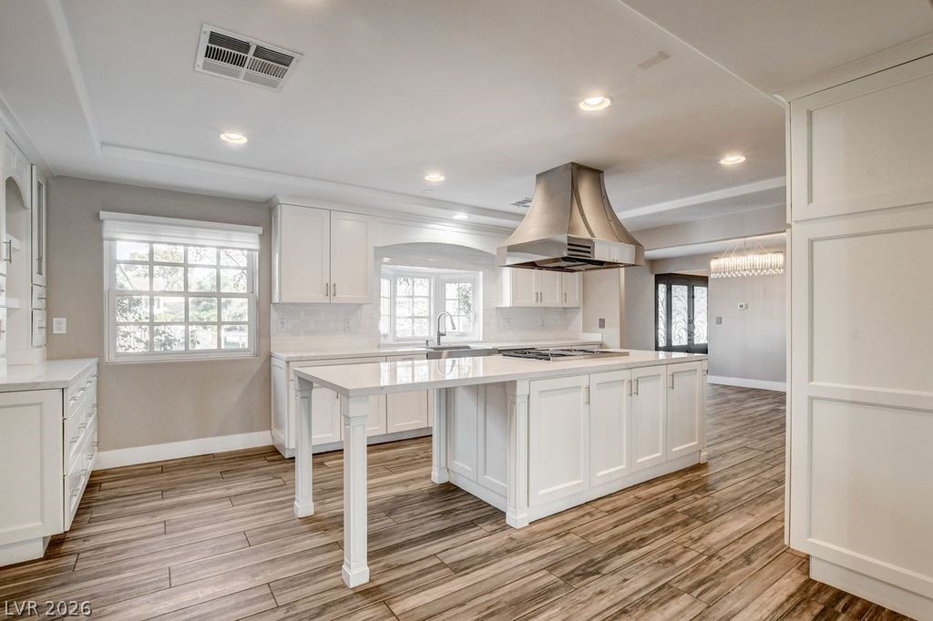 7229 Mira Vista Street