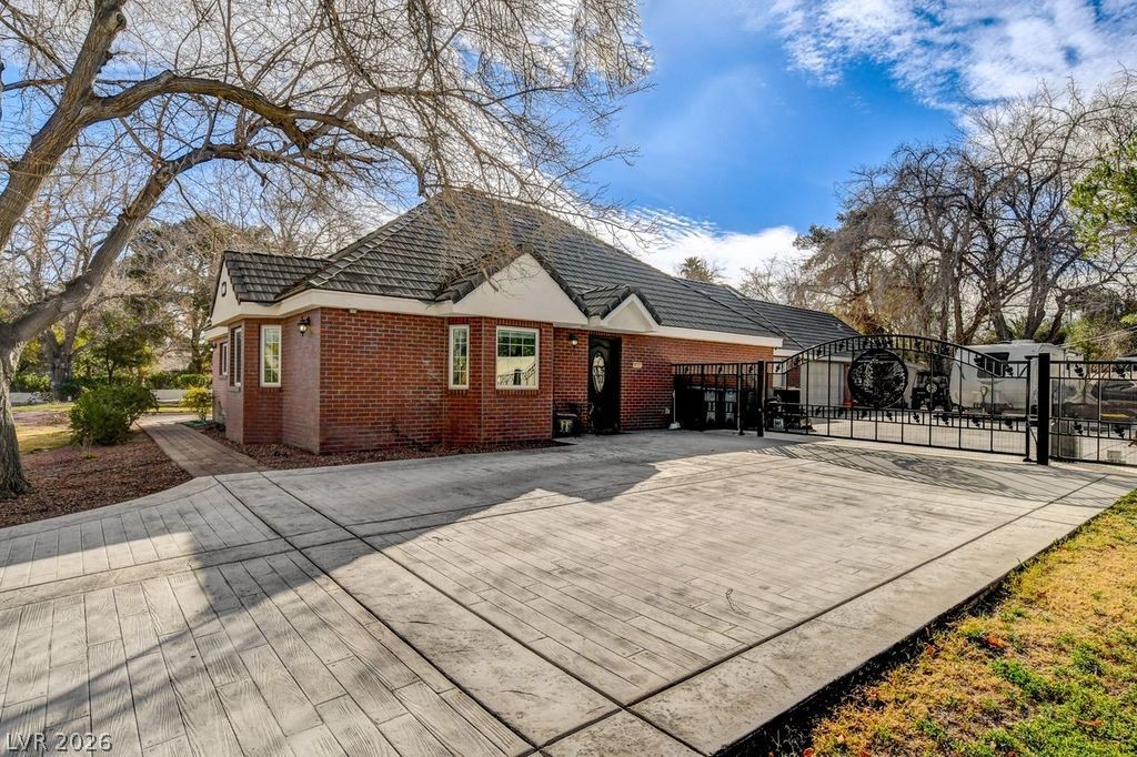 7229 Mira Vista Street