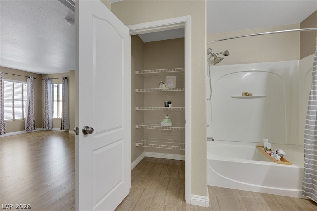 7987 Delft Blue Street