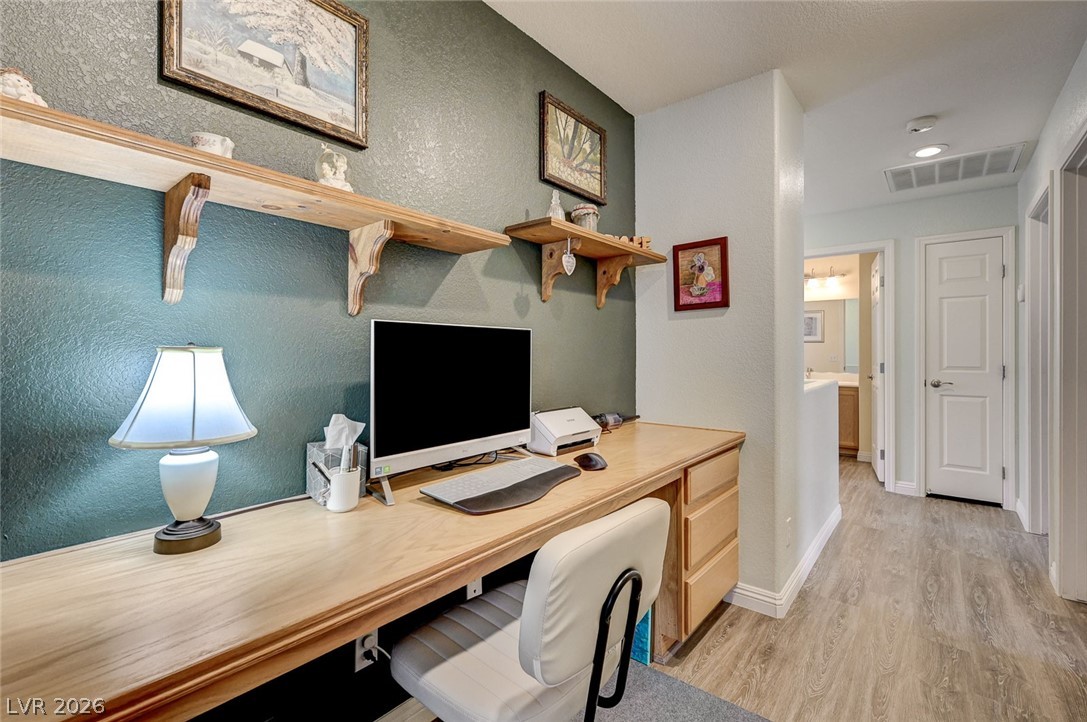 6333 Currant Lake Way