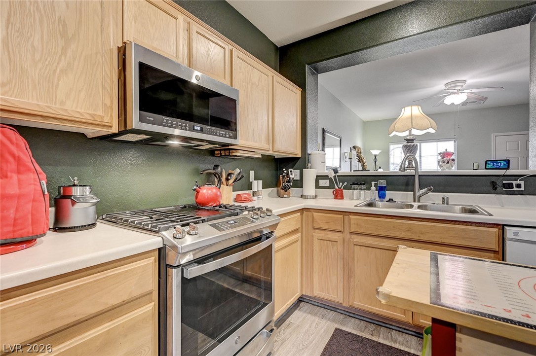 6333 Currant Lake Way