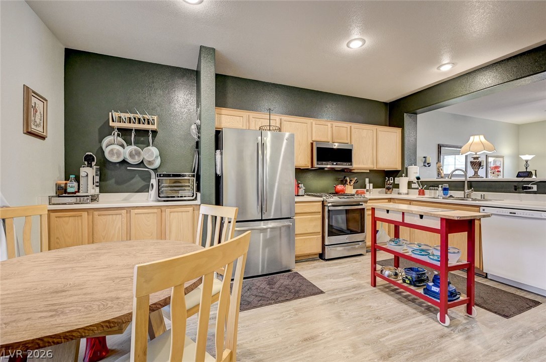 6333 Currant Lake Way