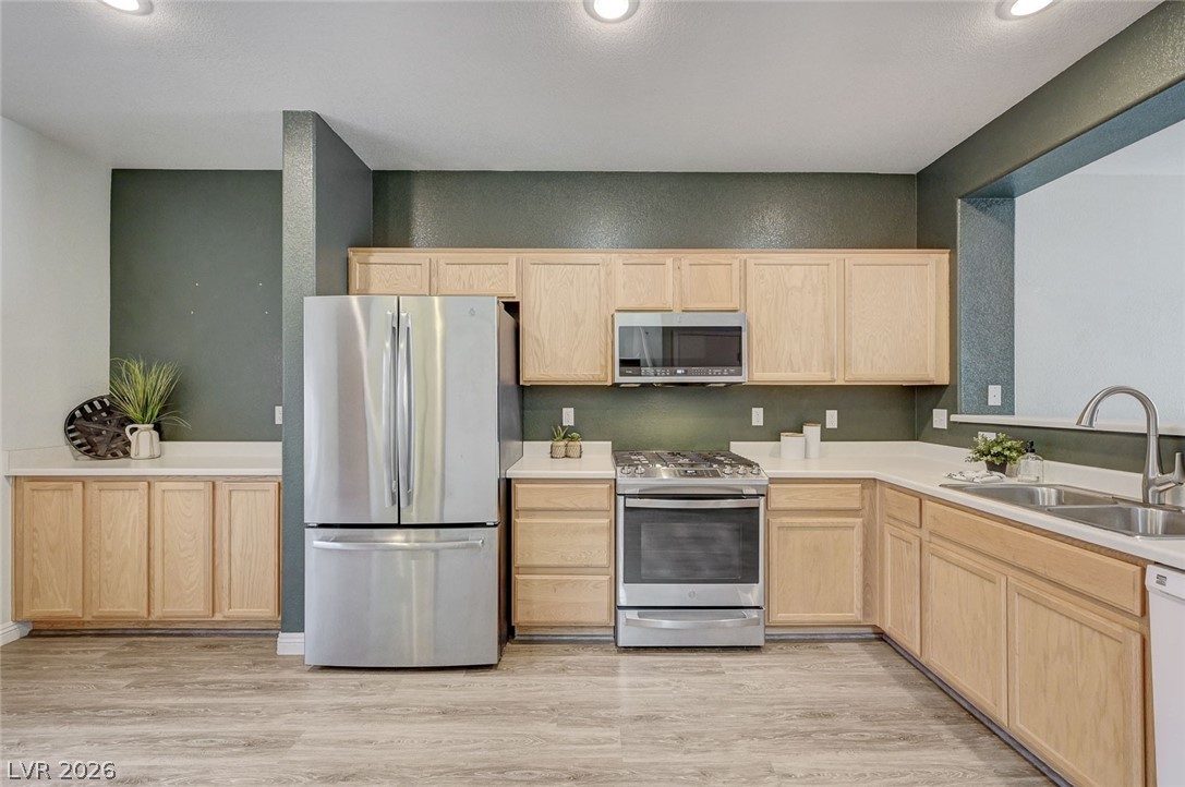 6333 Currant Lake Way