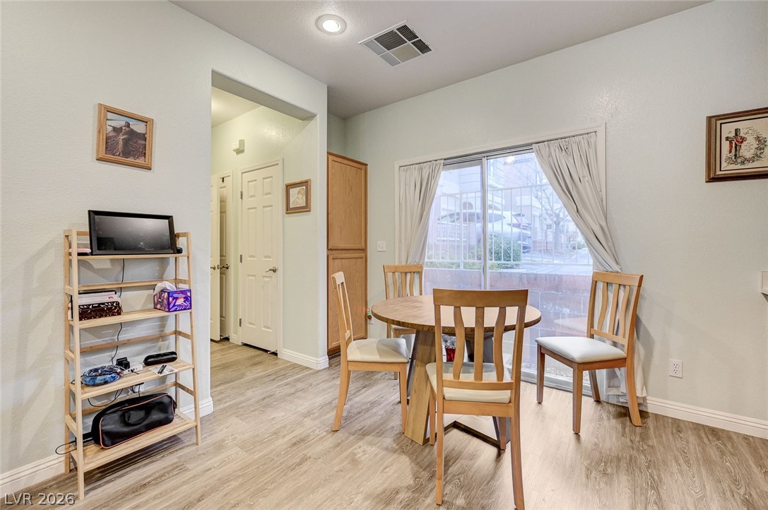 6333 Currant Lake Way