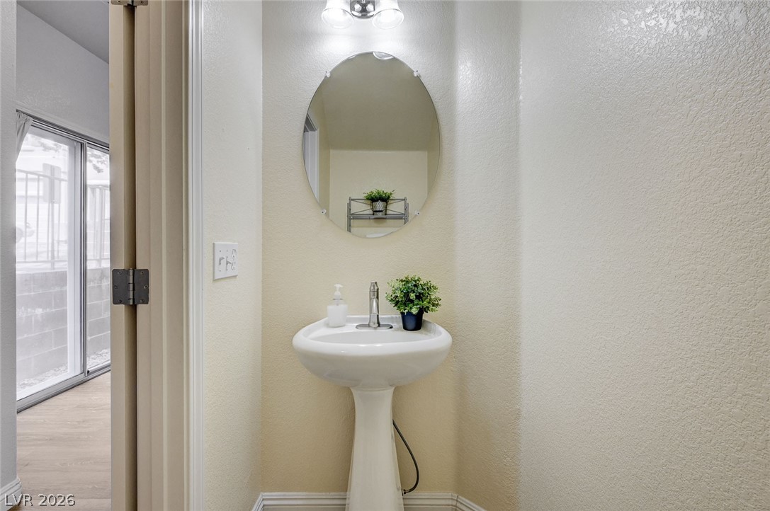 6333 Currant Lake Way