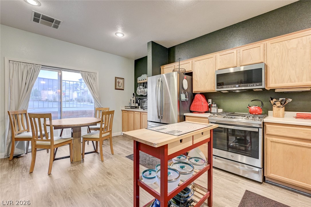 6333 Currant Lake Way