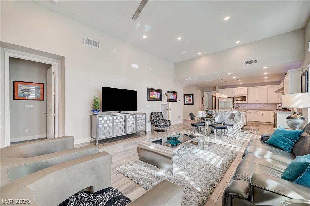 4315 Sunrise Flats Street