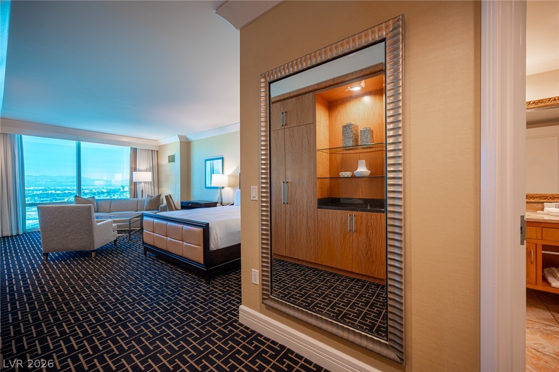 2000 North Fashion Show Drive 2916