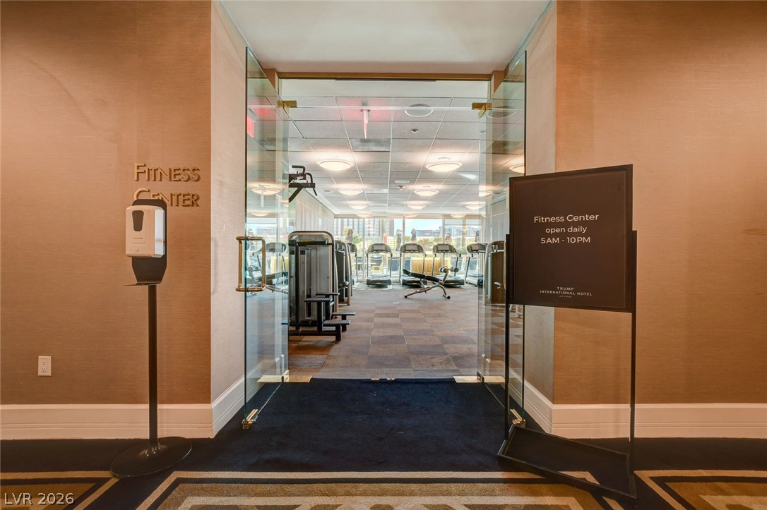 2000 North Fashion Show Drive 2916