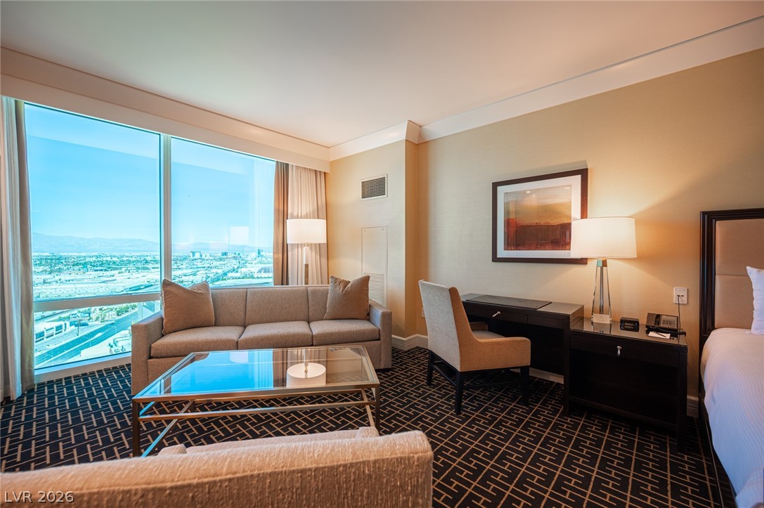 2000 North Fashion Show Drive 2916