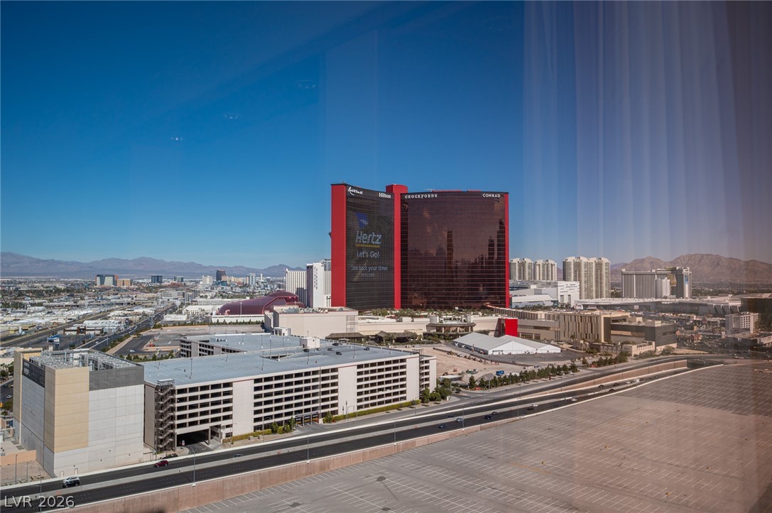 2000 North Fashion Show Drive 2916