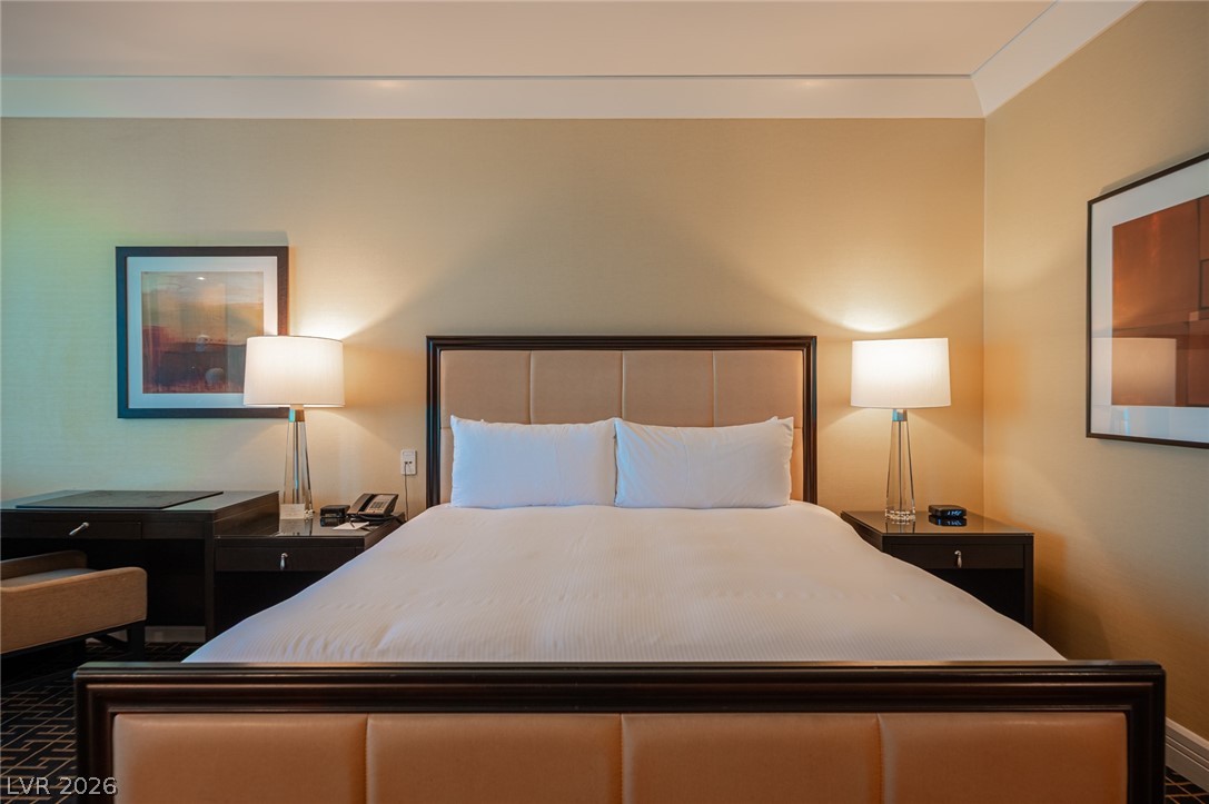 2000 North Fashion Show Drive 2916