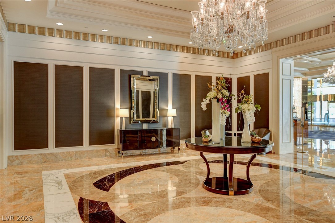 2000 North Fashion Show Drive 2916