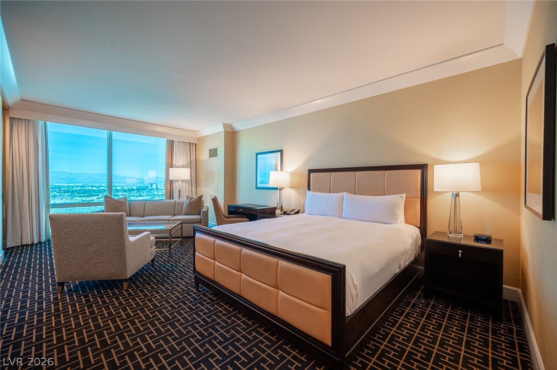 2000 North Fashion Show Drive 2916