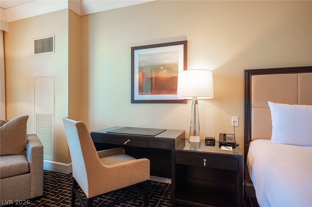 2000 North Fashion Show Drive 2916