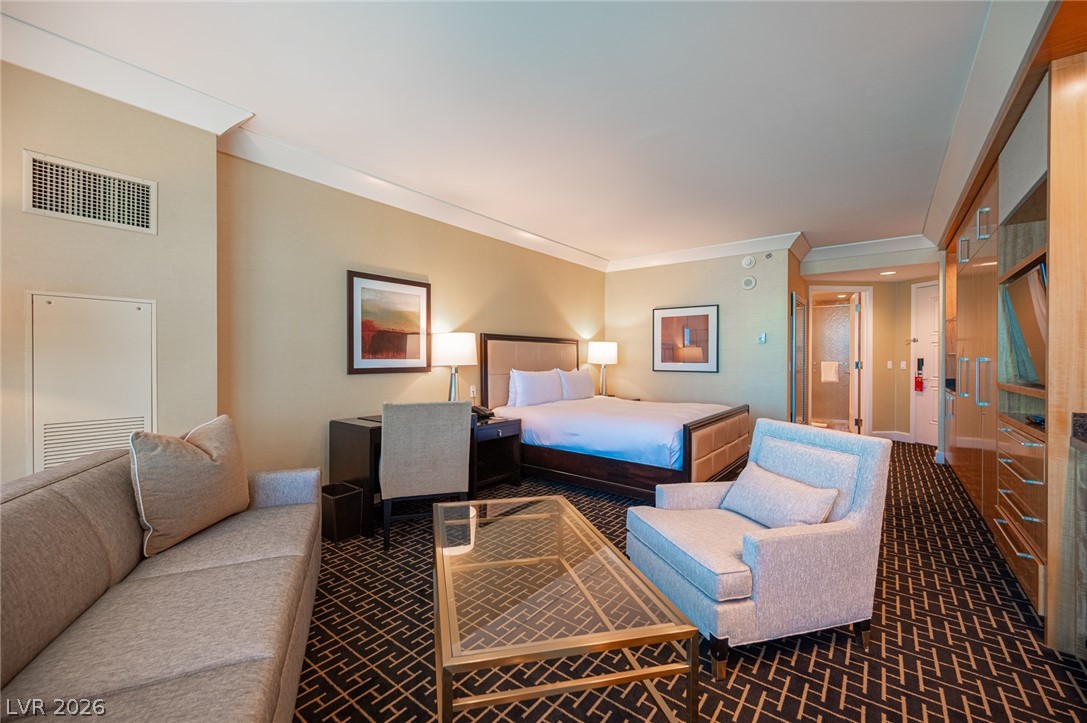 2000 North Fashion Show Drive 2916