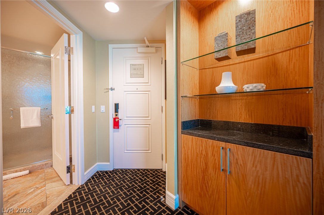 2000 North Fashion Show Drive 2916