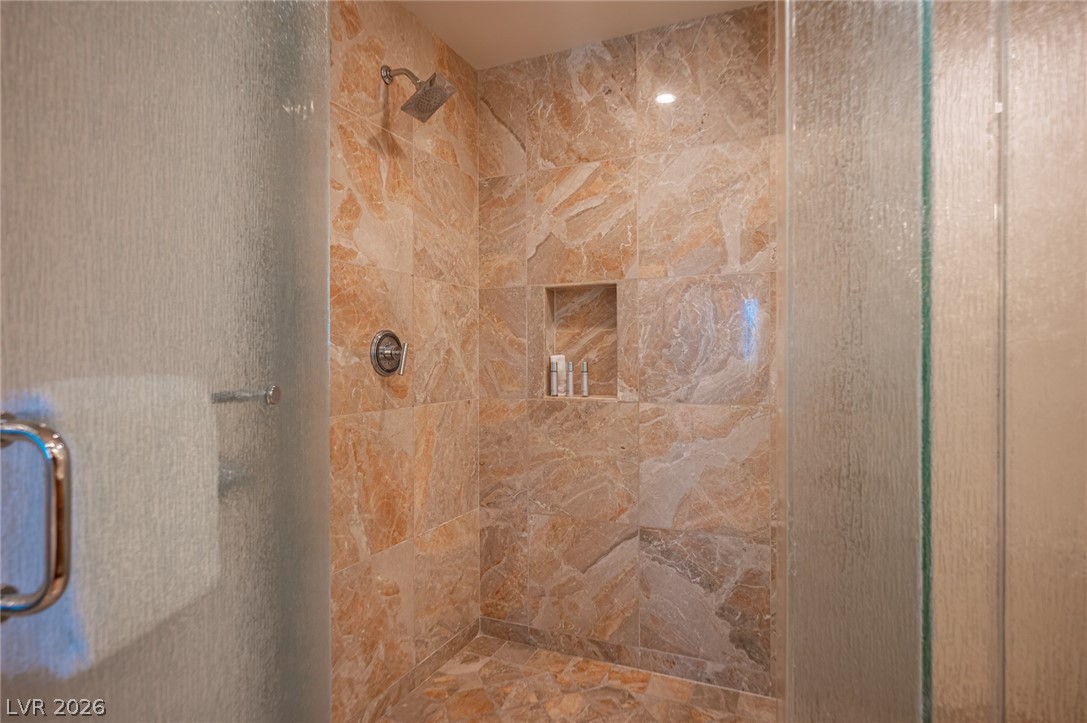 2000 North Fashion Show Drive 2917