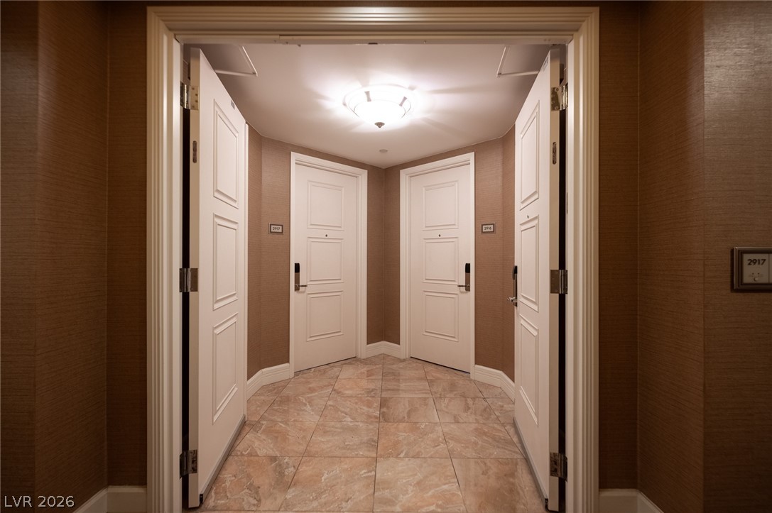 2000 North Fashion Show Drive 2917