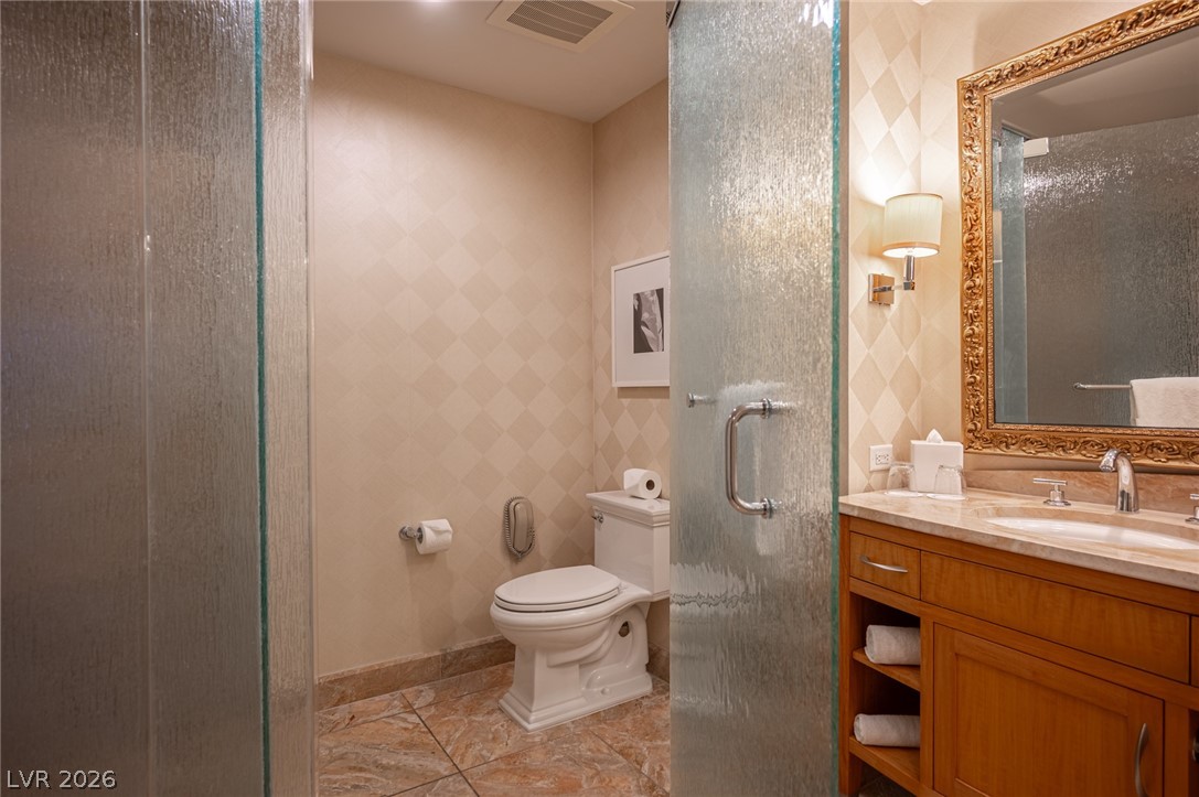 2000 North Fashion Show Drive 2917