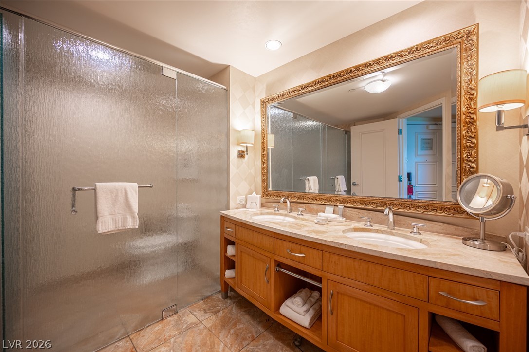 2000 North Fashion Show Drive 2917