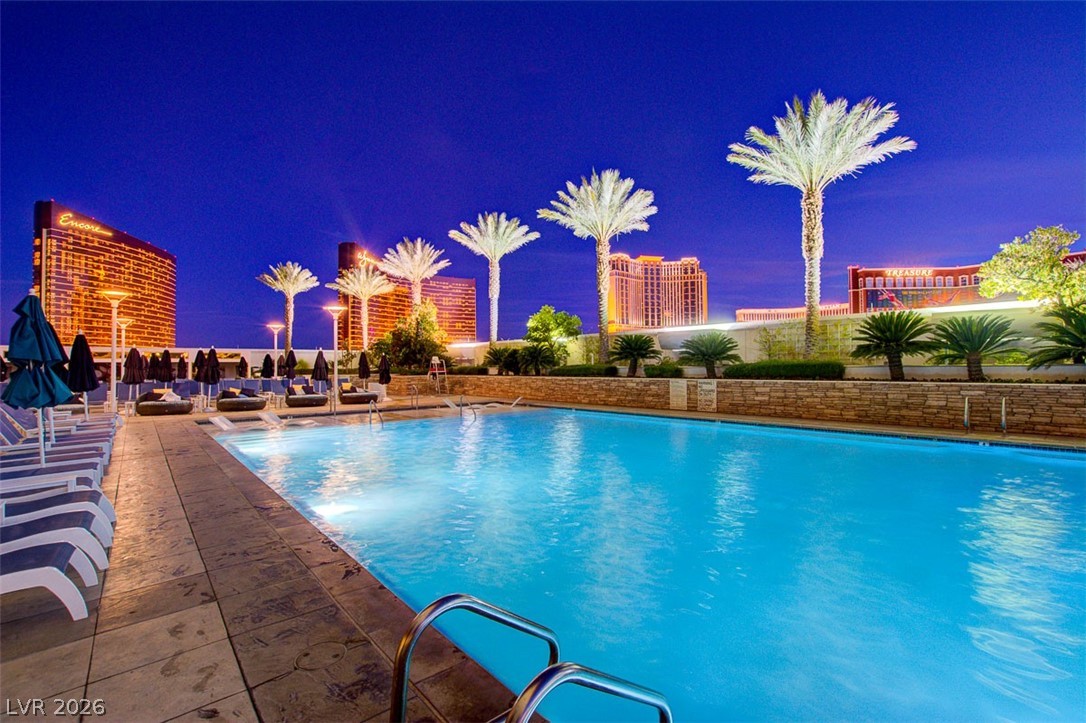 2000 North Fashion Show Drive 2917