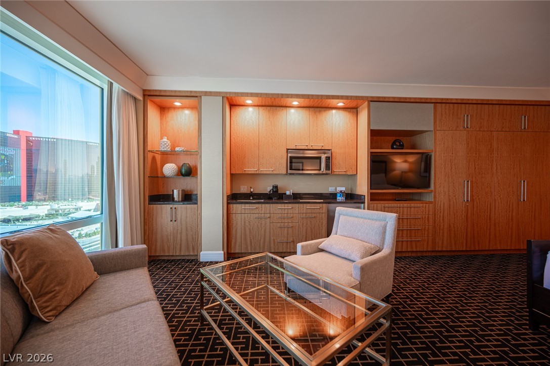 2000 North Fashion Show Drive 2917