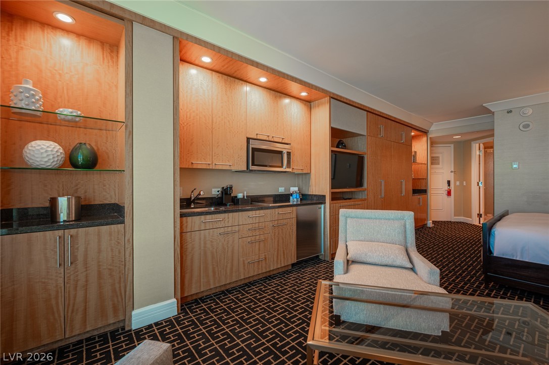 2000 North Fashion Show Drive 2917