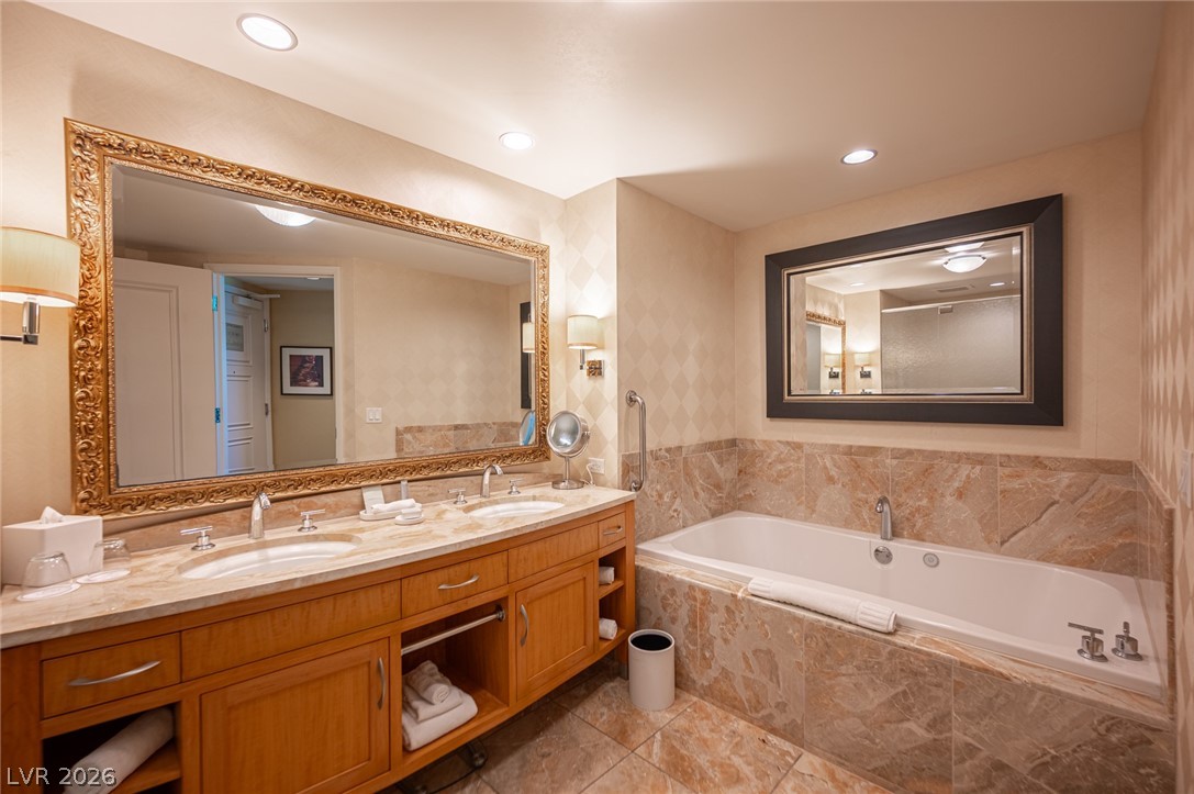 2000 North Fashion Show Drive 2917