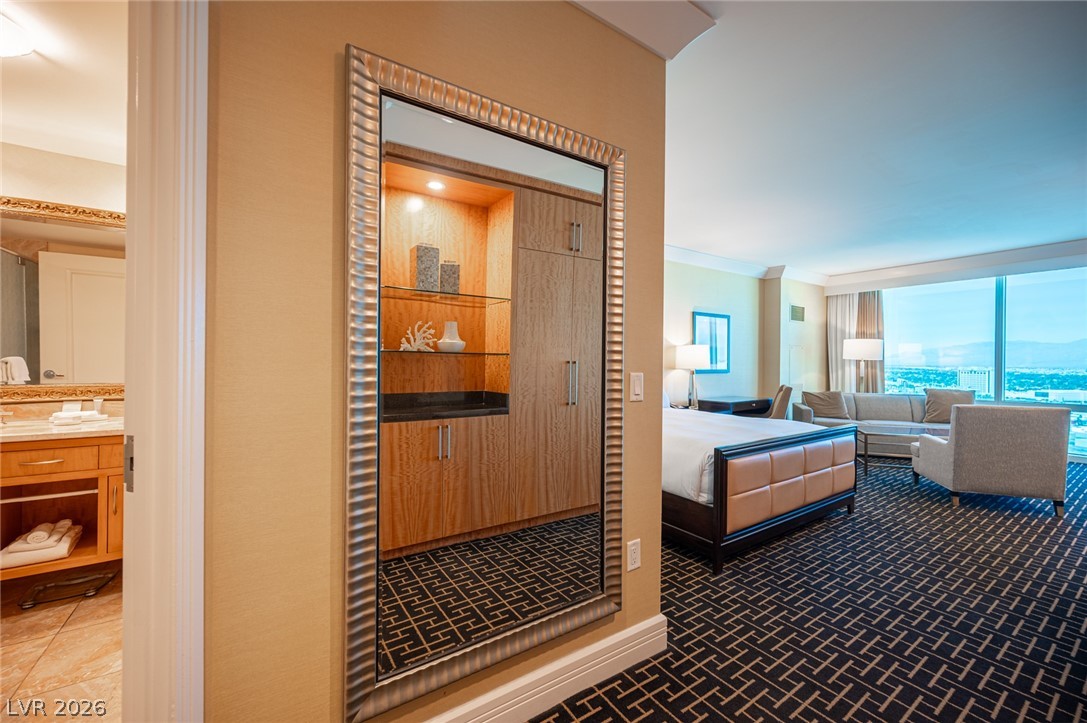 2000 North Fashion Show Drive 2917