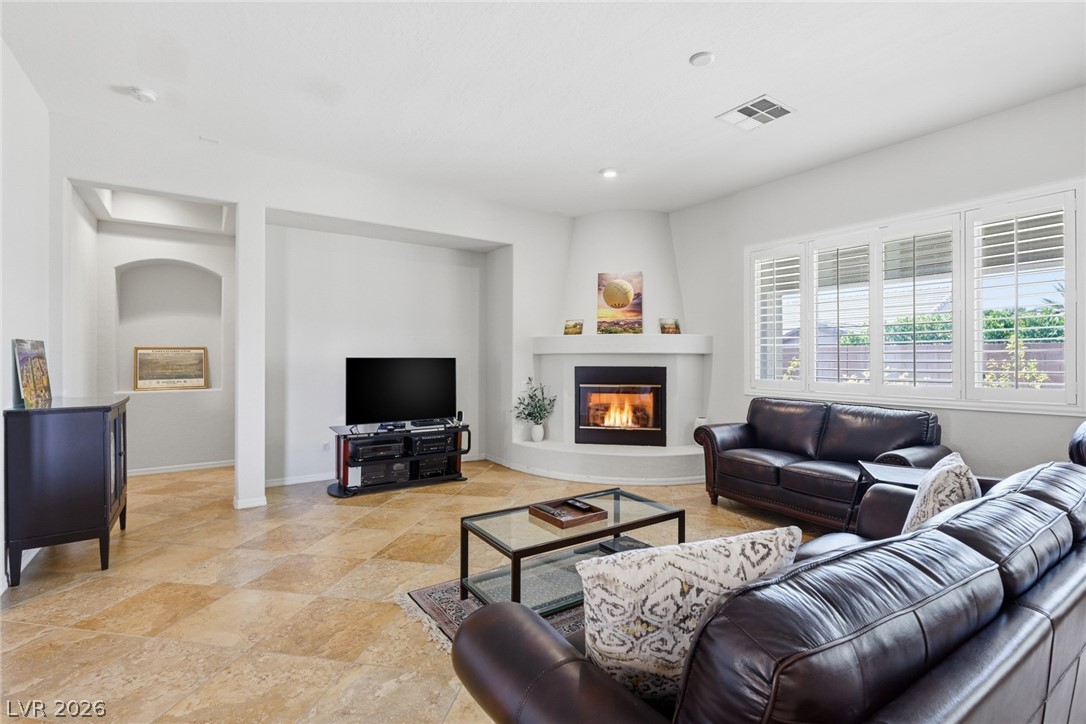 2677 La Boutique Street