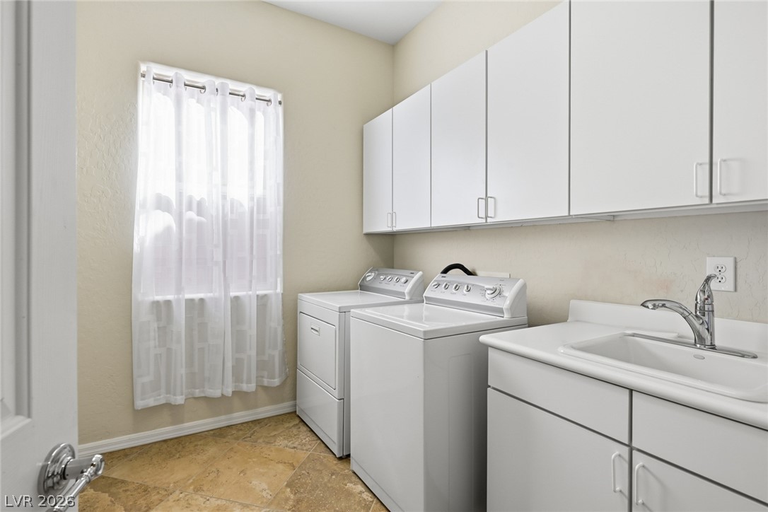 2677 La Boutique Street