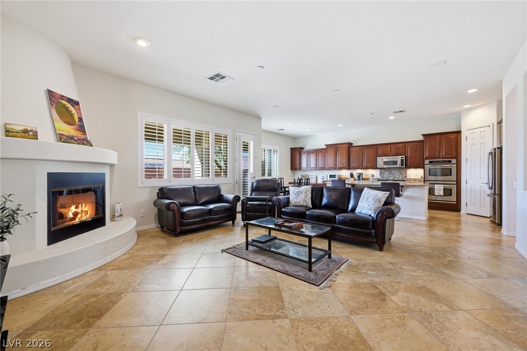 2677 La Boutique Street