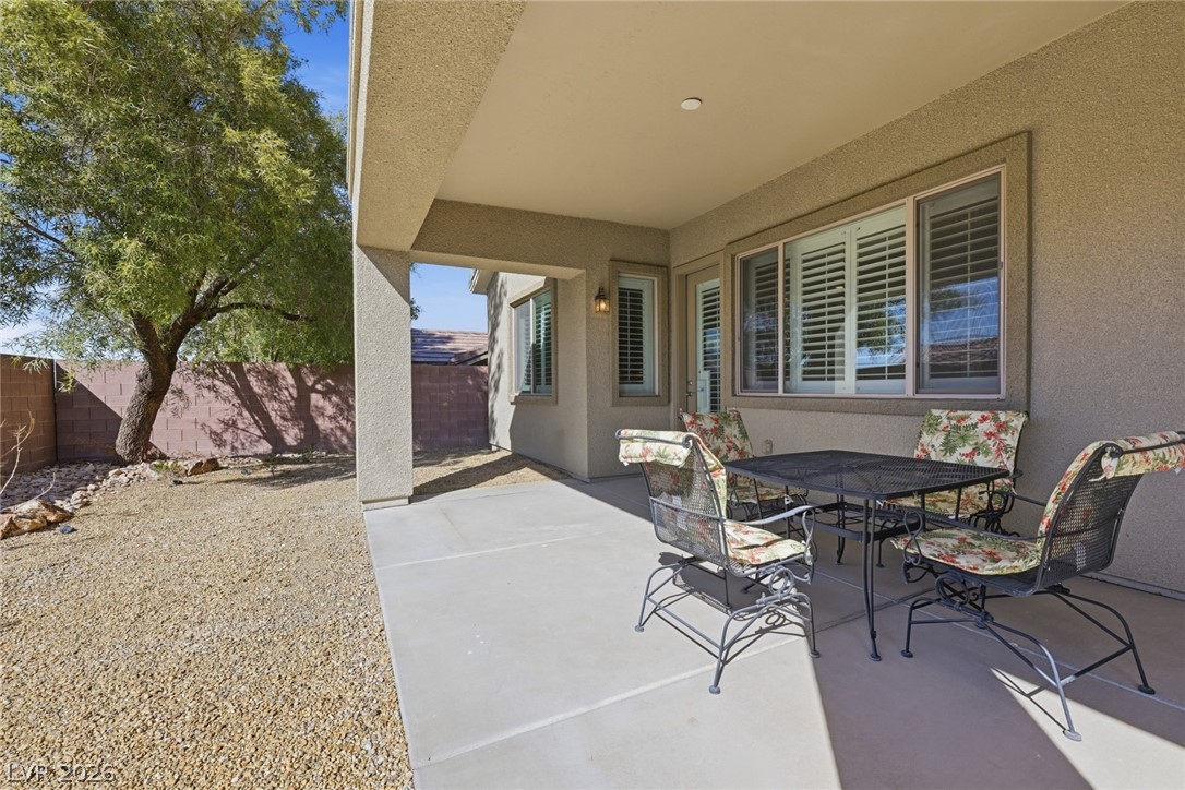 2677 La Boutique Street