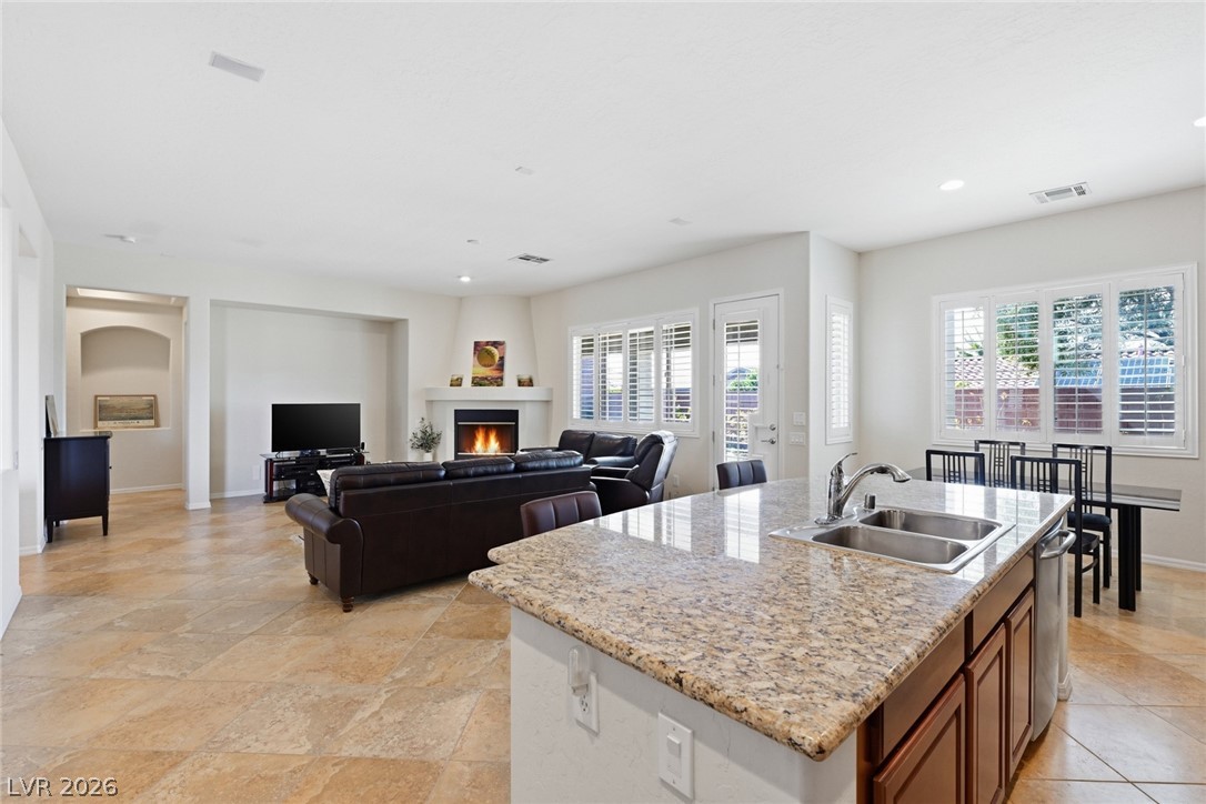 2677 La Boutique Street