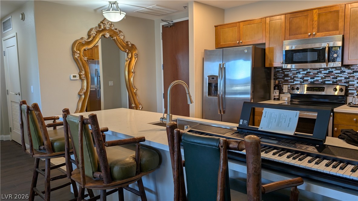 8255 Las Vegas Boulevard 415