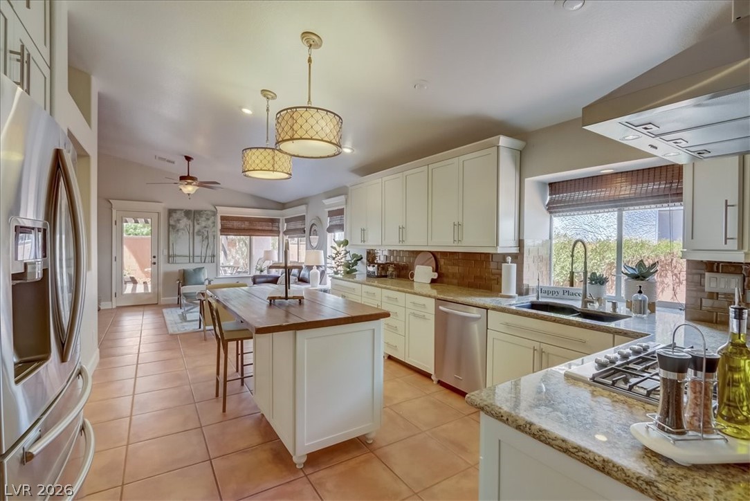 1812 Stablegate Avenue