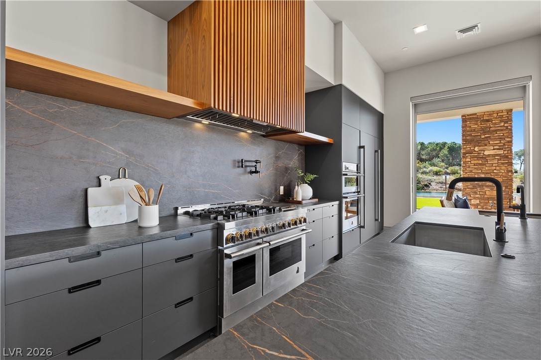 1 Costa Del Sol Court