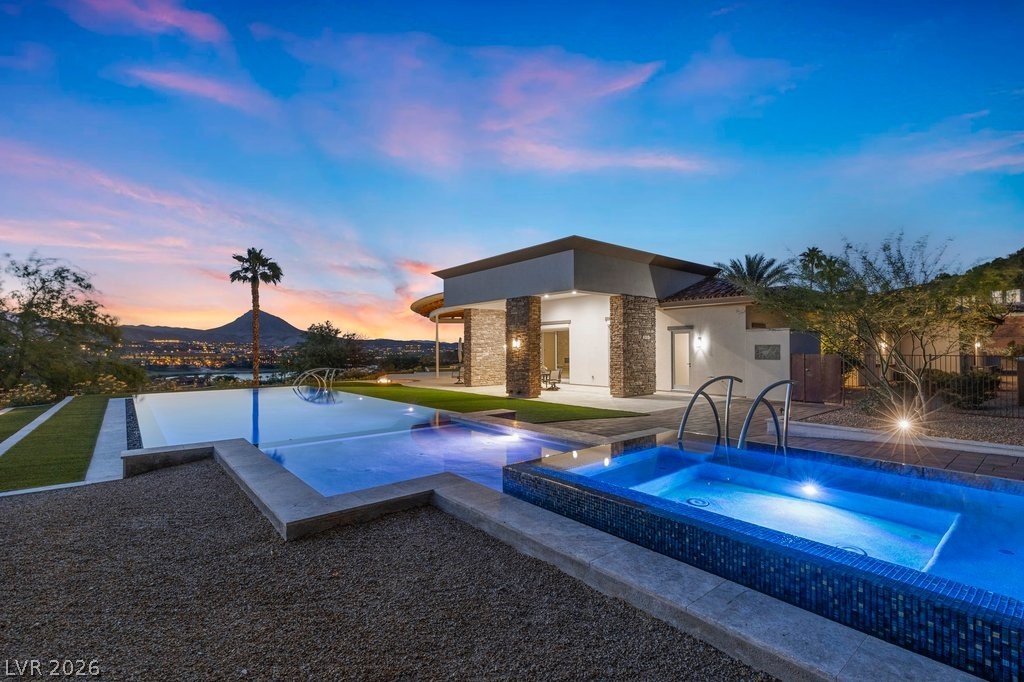 1 Costa Del Sol Court