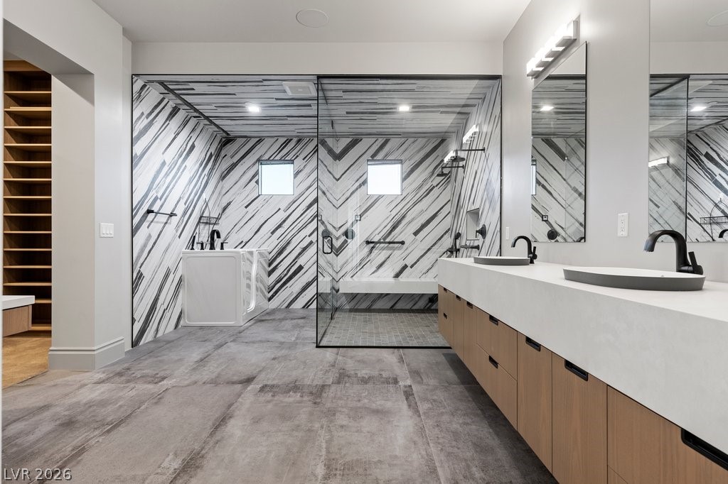 1 Costa Del Sol Court