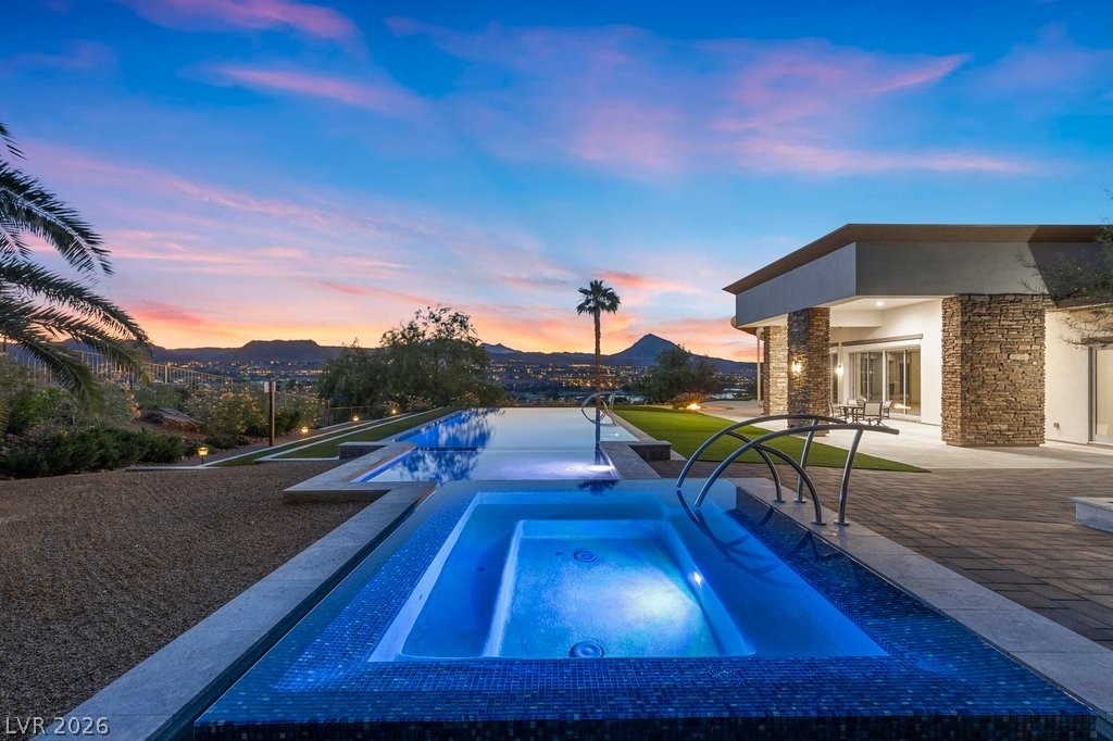 1 Costa Del Sol Court