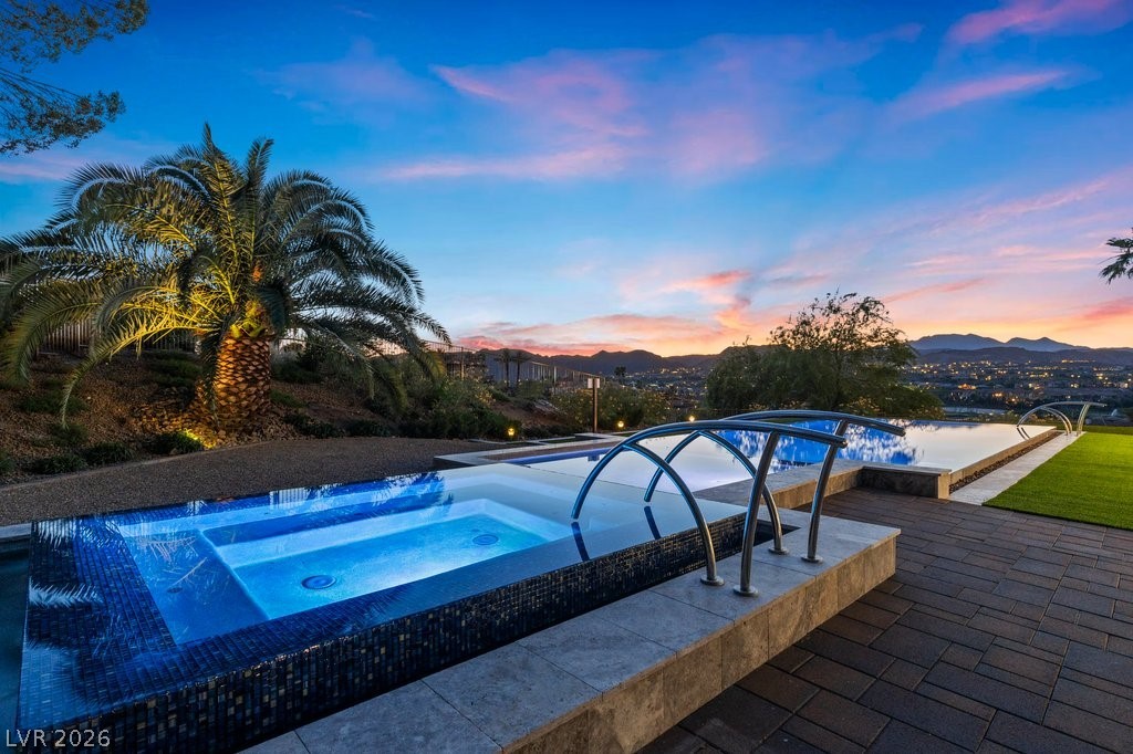1 Costa Del Sol Court