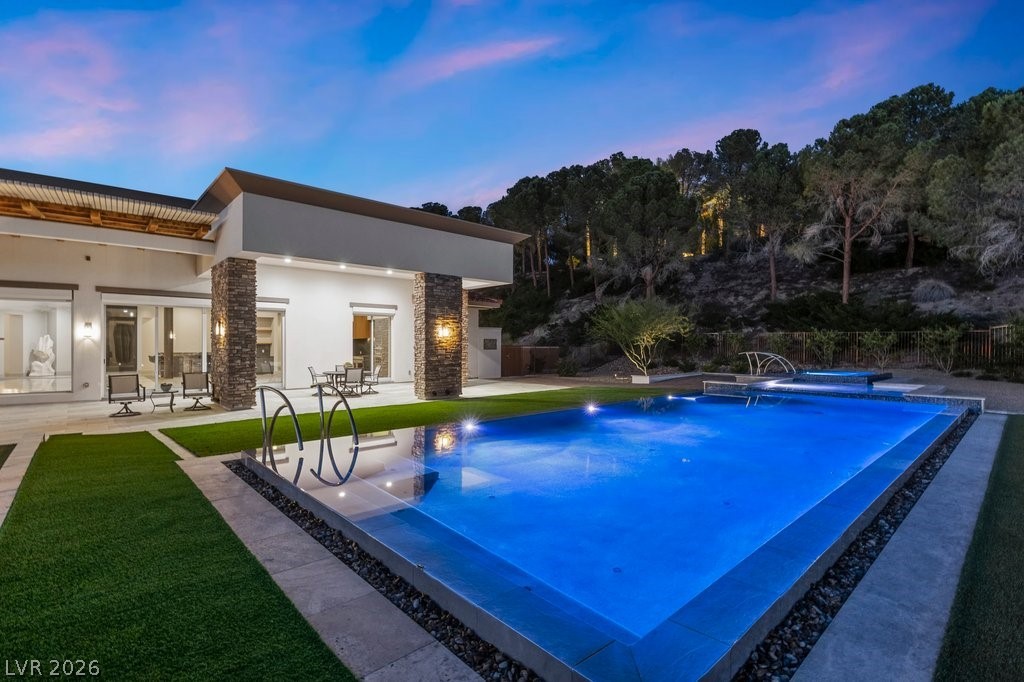 1 Costa Del Sol Court