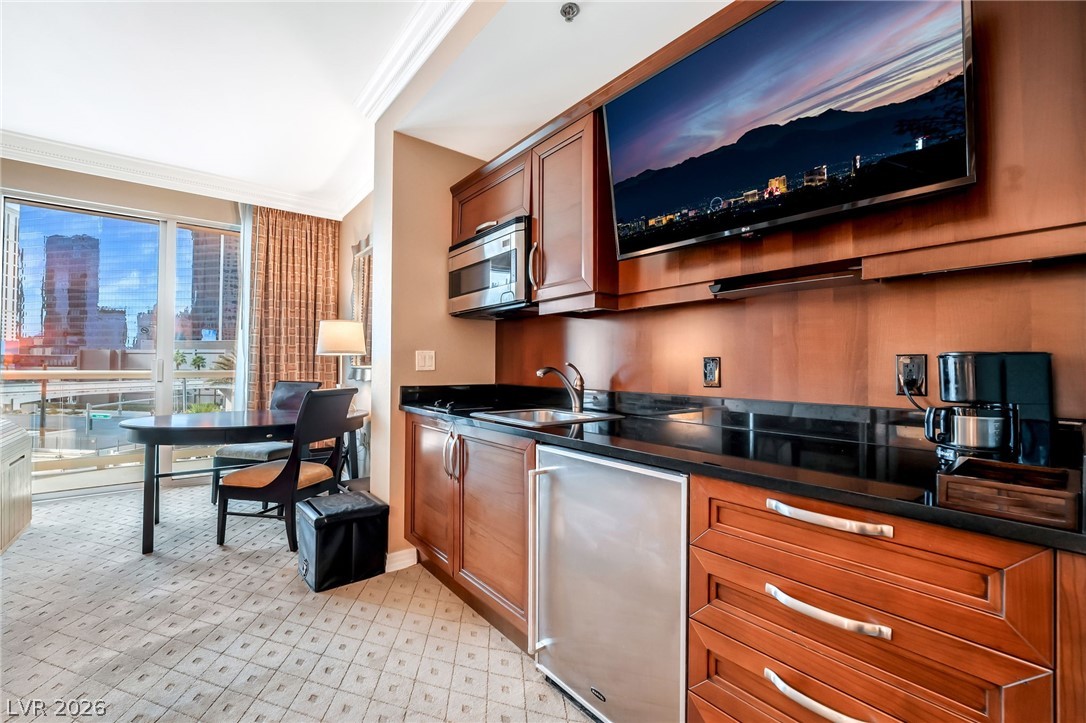 125 East Harmon Avenue 205