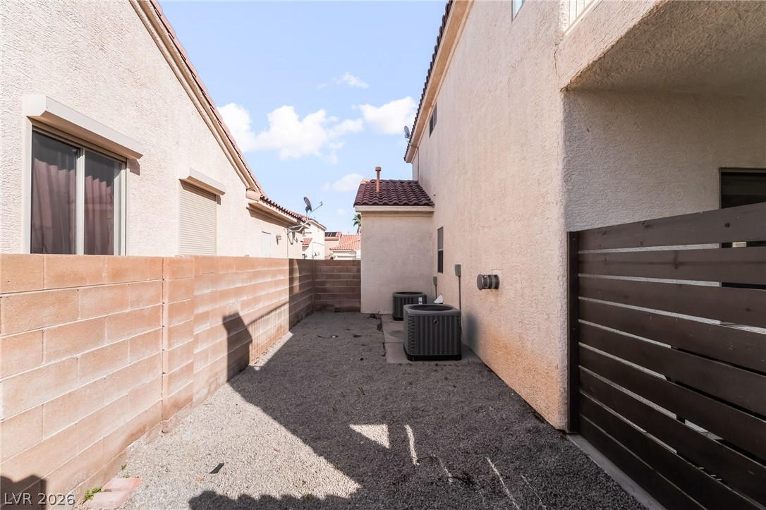 8943 Shale Valley Street