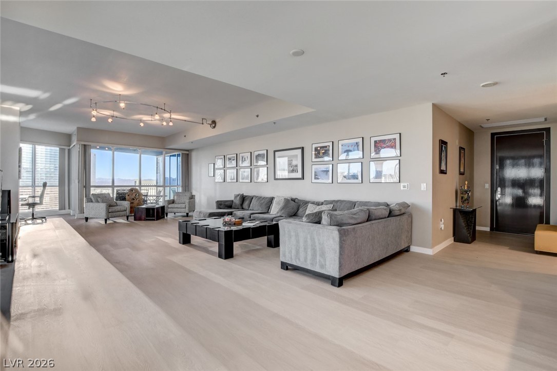 4575 Dean Martin Drive 2812