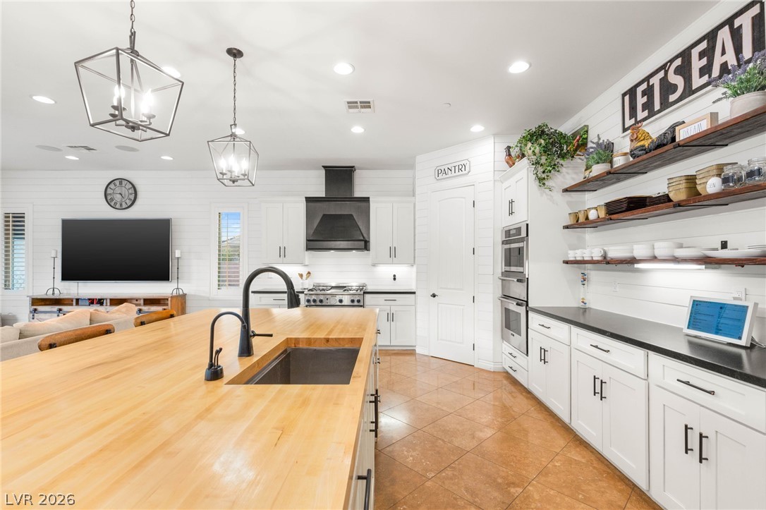 1035 Aviator Court