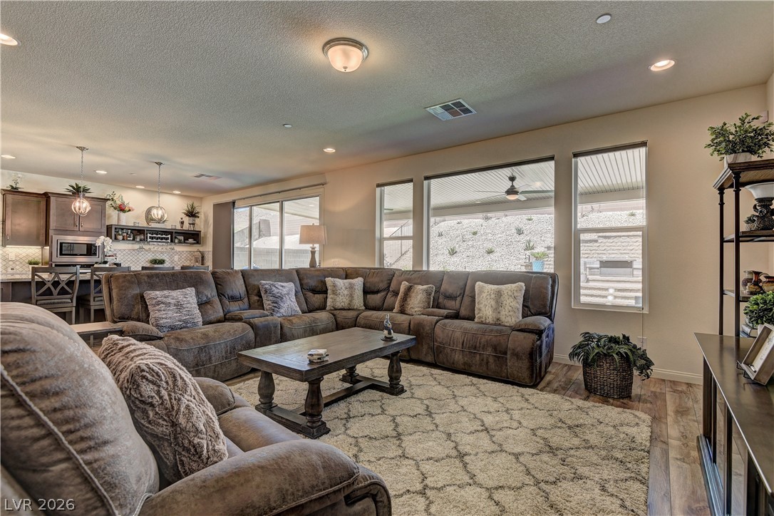 4565 Amazing View Street