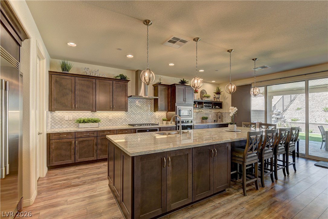 4565 Amazing View Street