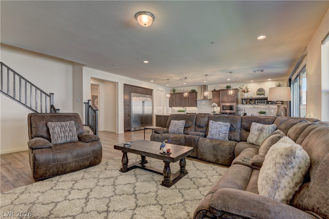 4565 Amazing View Street